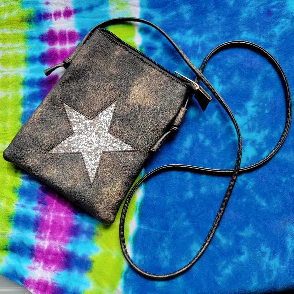 Crossbody purse with large silver sparkly star.
